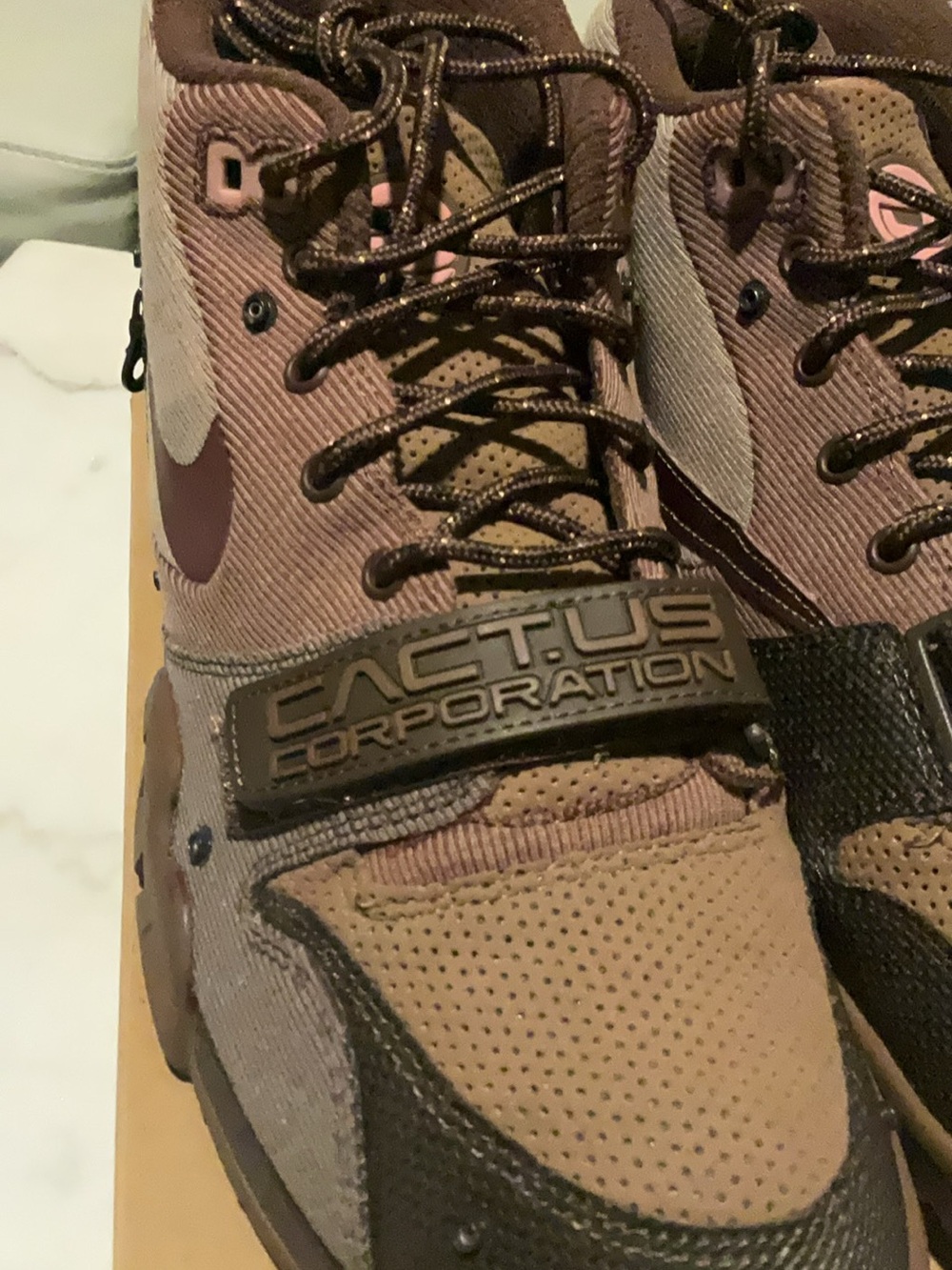 Nike Men's Brown and Dark Brown Travis Scott Trainer Sneakers - Picture 8 of 10